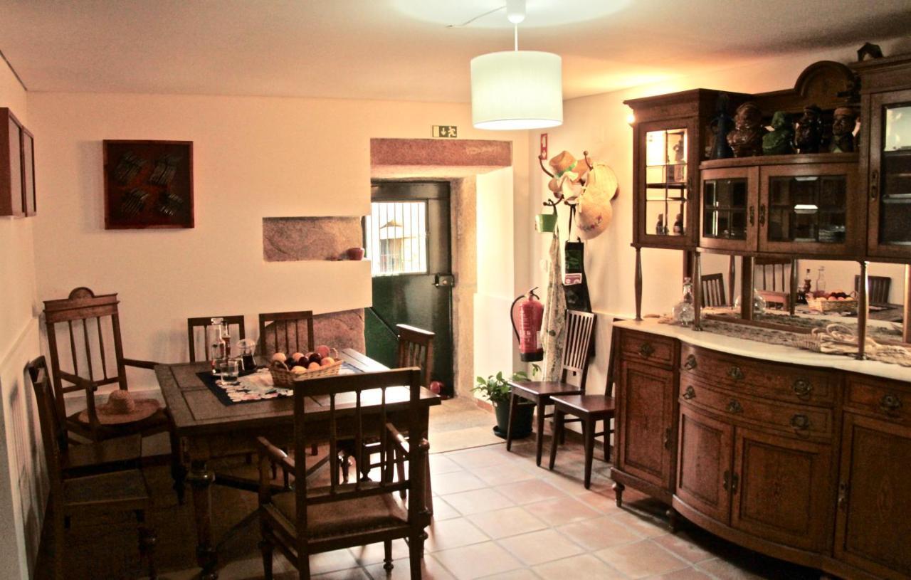 Gasthaus Casa Do Balcao Alcains Exterior foto
